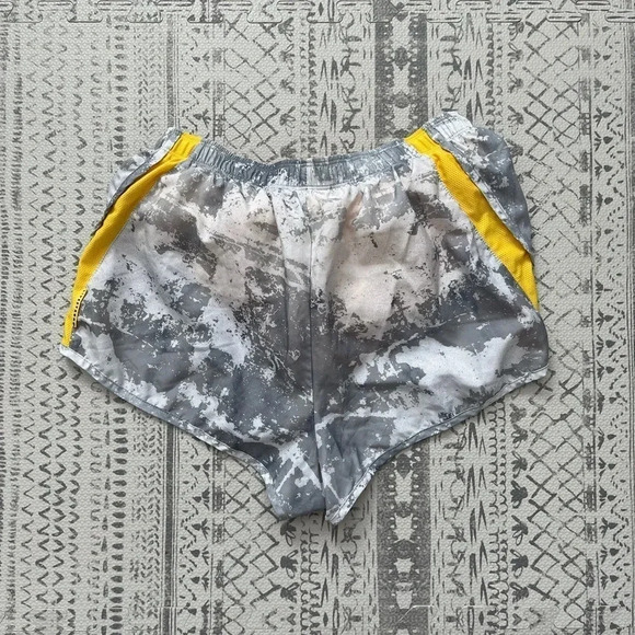 Nike Dri-fit Livestrong‎ underlined 2” shorts - Picture 5 of 6